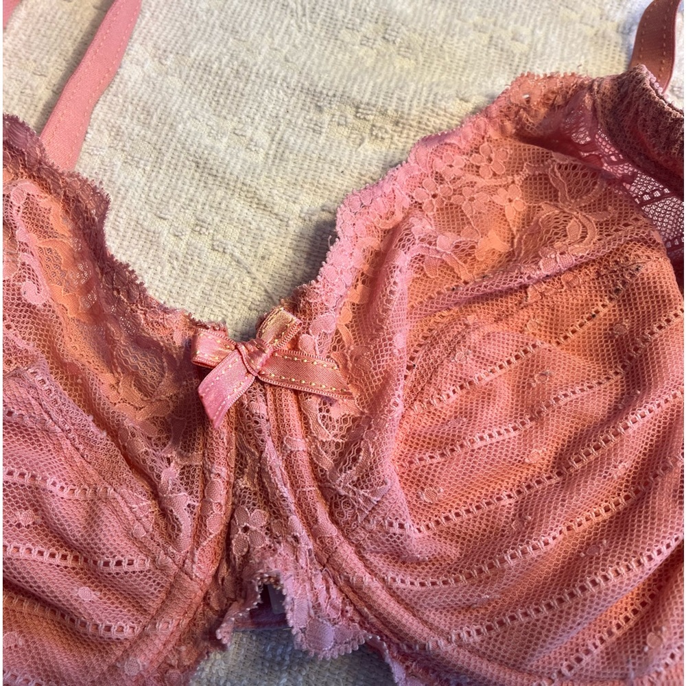 Lacy Pink Chantelle wired - Picture 2 of 7